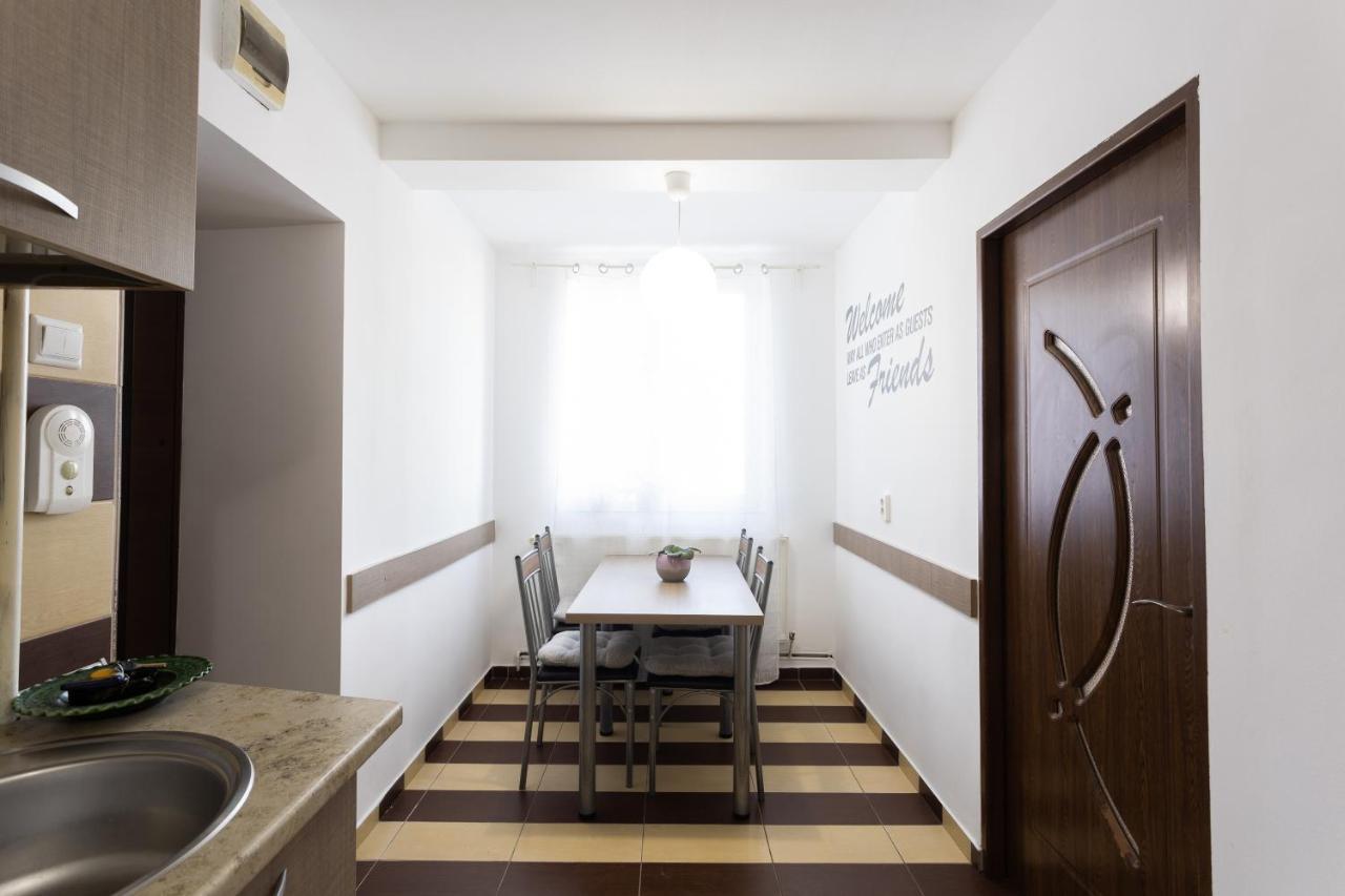 Central Apartment Târgu-Mureş Екстериор снимка