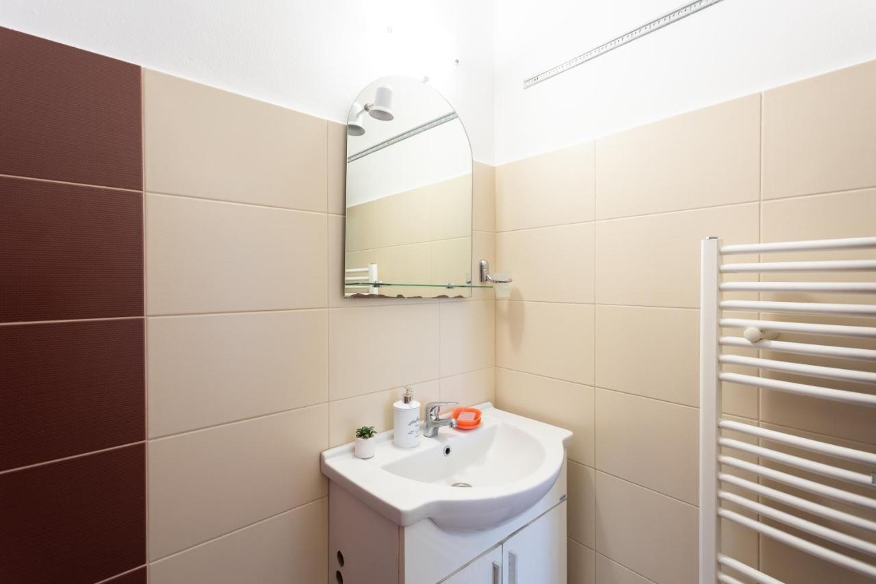 Central Apartment Târgu-Mureş Екстериор снимка